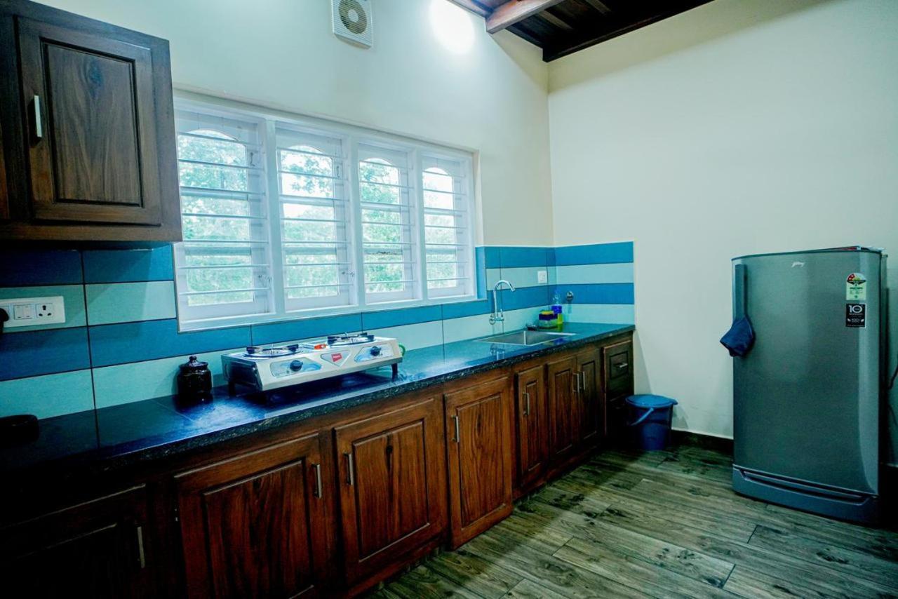 Falcon Riverview Resorts Kuttampuzha ภายนอก รูปภาพ