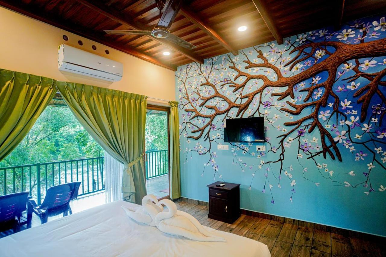 Falcon Riverview Resorts Kuttampuzha ภายนอก รูปภาพ
