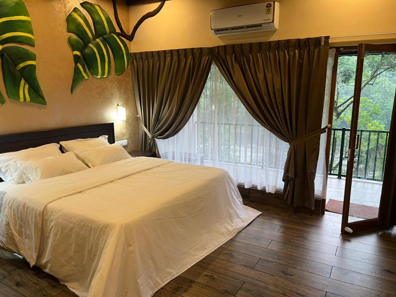 Falcon Riverview Resorts Kuttampuzha ภายนอก รูปภาพ