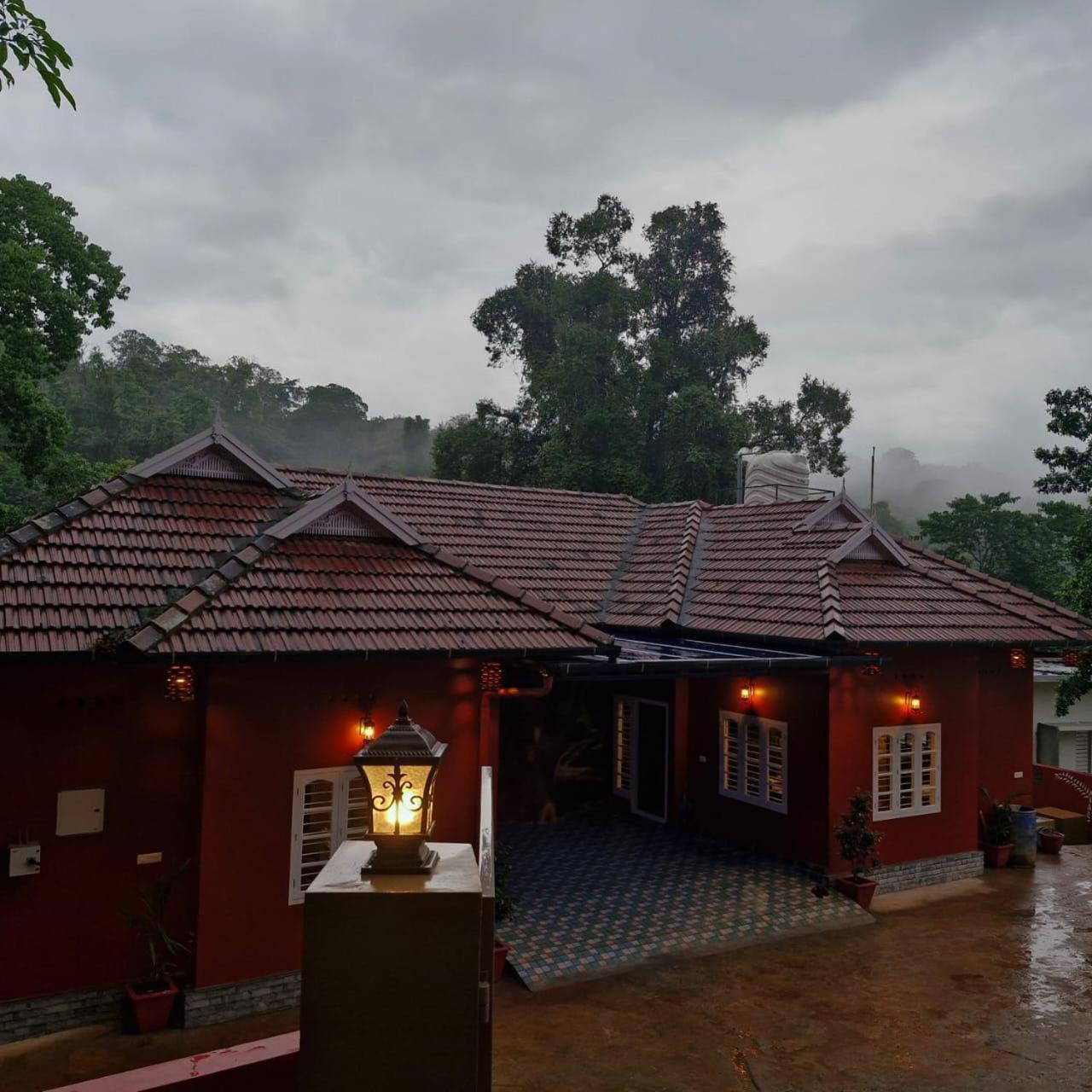 Falcon Riverview Resorts Kuttampuzha ภายนอก รูปภาพ