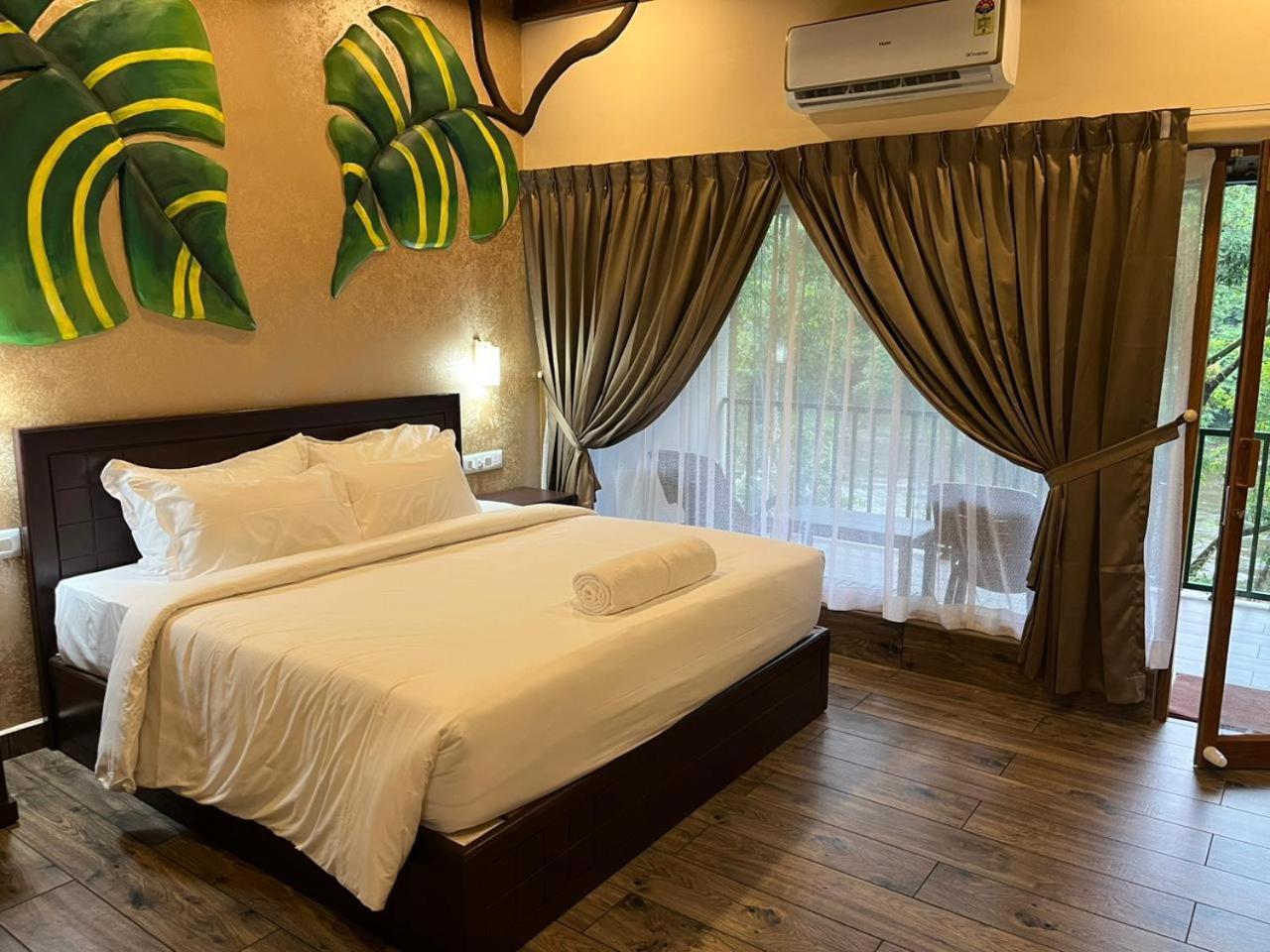 Falcon Riverview Resorts Kuttampuzha ภายนอก รูปภาพ